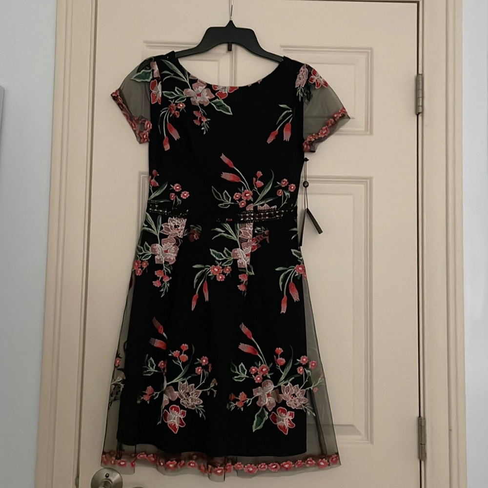 Adrianna Papell floral dress. Size 2. NWT.